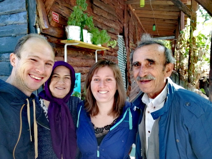 Photo de famille avec les parents de Selçuk