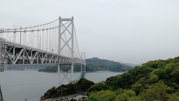 hauts et longs, les ponts relient les îles jusque Shikoku