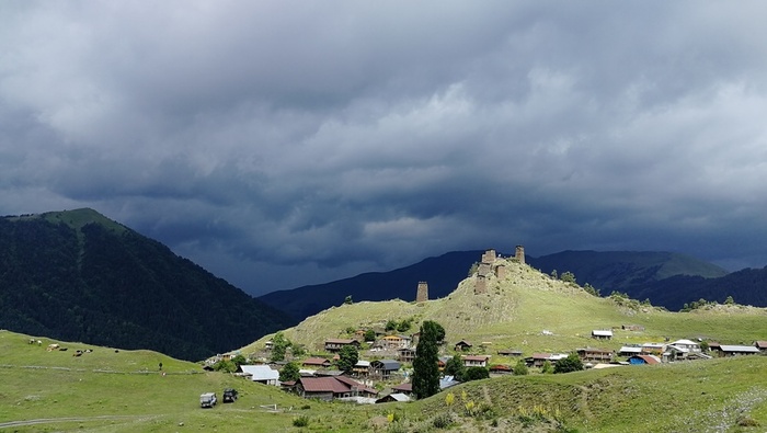 Village de Tusheti avant l'orage